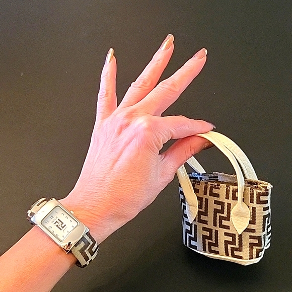 Fabric Bangle Watch + Matching Small Carry Case! - Picture 1 of 13